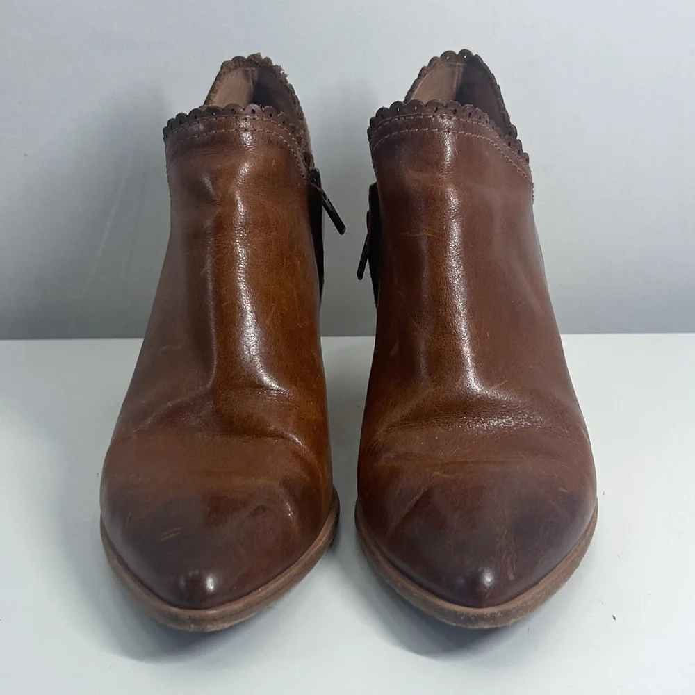 Frye Reed Brown Leather Scallop Trim Heeled Ankle Booties Size 9